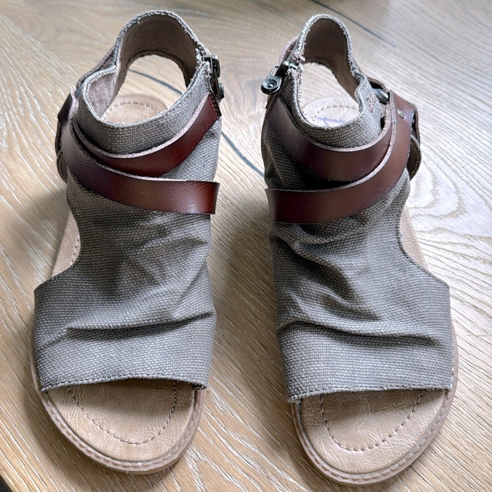 Blowfish Malibu Sandal Womens 8 1/2 canvas/Leather zip up Bohemian Beach casual - Picture 1 of 9